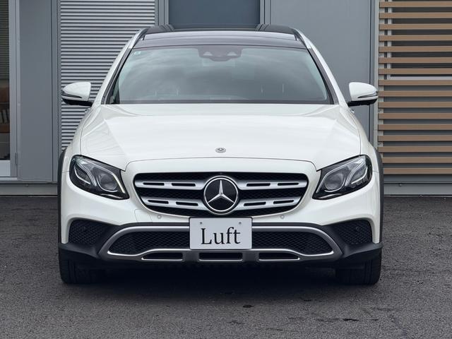 Eクラスオールテレイン E220d 4マチック オールテレイン 車検R9.2/ブルメスター/パノラミックルーフ/有償カラー ダイアモンドホワイト/エクスクルーシブPKG//全周囲モニター/ヘッドアップディスプレイ/シートヒーター&ベンチレーション/電動リアゲート(9枚目)