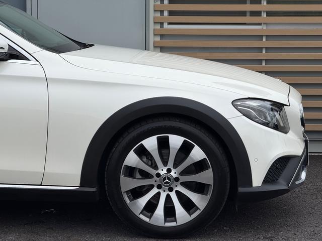 Eクラスオールテレイン E220d 4マチック オールテレイン 車検R9.2/ブルメスター/パノラミックルーフ/有償カラー ダイアモンドホワイト/エクスクルーシブPKG//全周囲モニター/ヘッドアップディスプレイ/シートヒーター&ベンチレーション/電動リアゲート(24枚目)