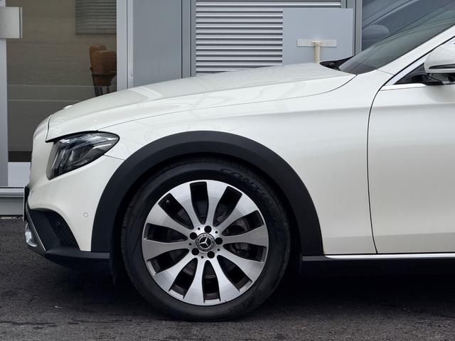 Eクラスオールテレイン E220d 4マチック オールテレイン 車検R9.2/ブルメスター/パノラミックルーフ/有償カラー ダイアモンドホワイト/エクスクルーシブPKG//全周囲モニター/ヘッドアップディスプレイ/シートヒーター&ベンチレーション/電動リアゲート(26枚目)