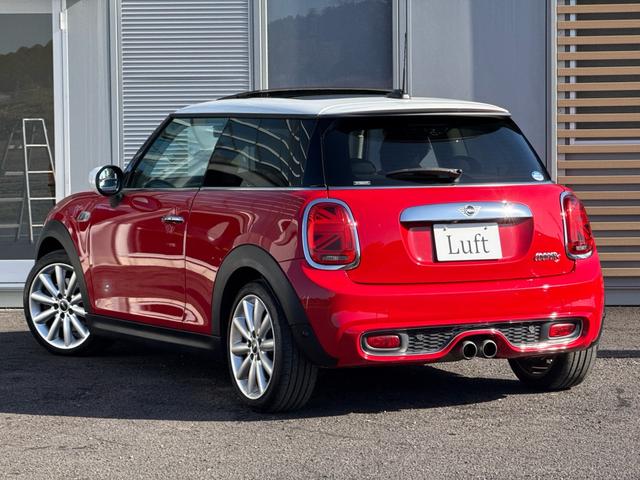 ＭＩＮＩ クーパーＳ　車検２年／中期／６速ＭＴ／サンルーフ／バックカメラ／ＥＴＣ／クリアランスソナー／純正ナビ／純正アルミホイール／Ｂｌｕｅｔｏｏｔｈ／スマートキー／プッシュスタート／（3枚目）