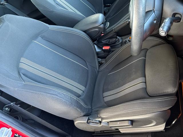 ＭＩＮＩ クーパーＳ　車検２年／中期／６速ＭＴ／サンルーフ／バックカメラ／ＥＴＣ／クリアランスソナー／純正ナビ／純正アルミホイール／Ｂｌｕｅｔｏｏｔｈ／スマートキー／プッシュスタート／（5枚目）