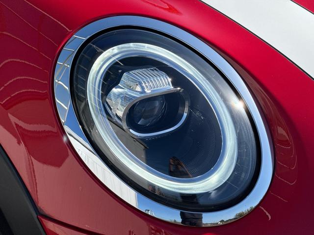 ＭＩＮＩ クーパーＳ　車検２年／中期／６速ＭＴ／サンルーフ／バックカメラ／ＥＴＣ／クリアランスソナー／純正ナビ／純正アルミホイール／Ｂｌｕｅｔｏｏｔｈ／スマートキー／プッシュスタート／（12枚目）