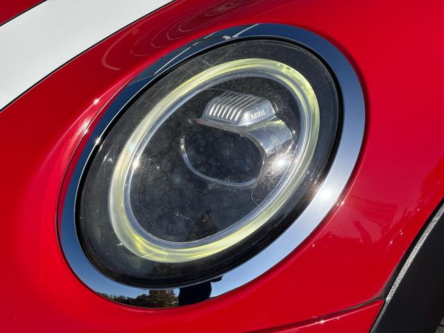 ＭＩＮＩ クーパーＳ　車検２年／中期／６速ＭＴ／サンルーフ／バックカメラ／ＥＴＣ／クリアランスソナー／純正ナビ／純正アルミホイール／Ｂｌｕｅｔｏｏｔｈ／スマートキー／プッシュスタート／（13枚目）