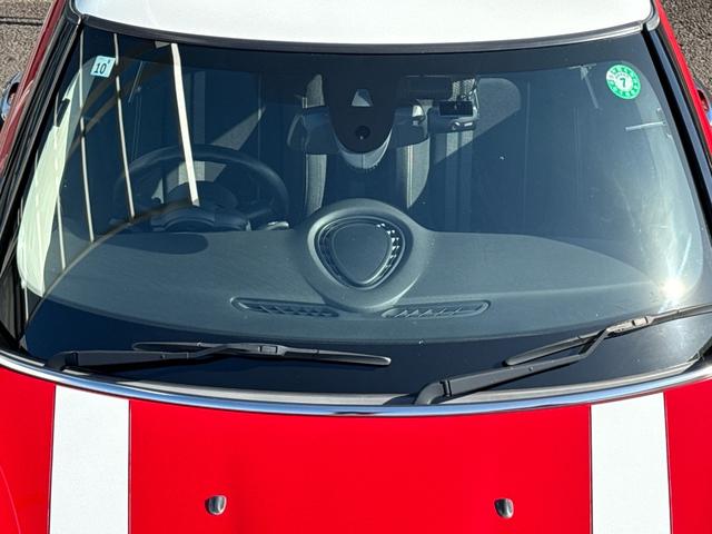 ＭＩＮＩ クーパーＳ　車検２年／中期／６速ＭＴ／サンルーフ／バックカメラ／ＥＴＣ／クリアランスソナー／純正ナビ／純正アルミホイール／Ｂｌｕｅｔｏｏｔｈ／スマートキー／プッシュスタート／（16枚目）