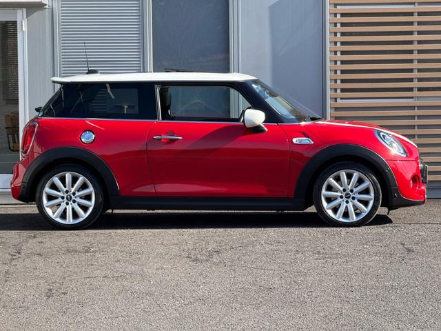 ＭＩＮＩ クーパーＳ　車検２年／中期／６速ＭＴ／サンルーフ／バックカメラ／ＥＴＣ／クリアランスソナー／純正ナビ／純正アルミホイール／Ｂｌｕｅｔｏｏｔｈ／スマートキー／プッシュスタート／（20枚目）