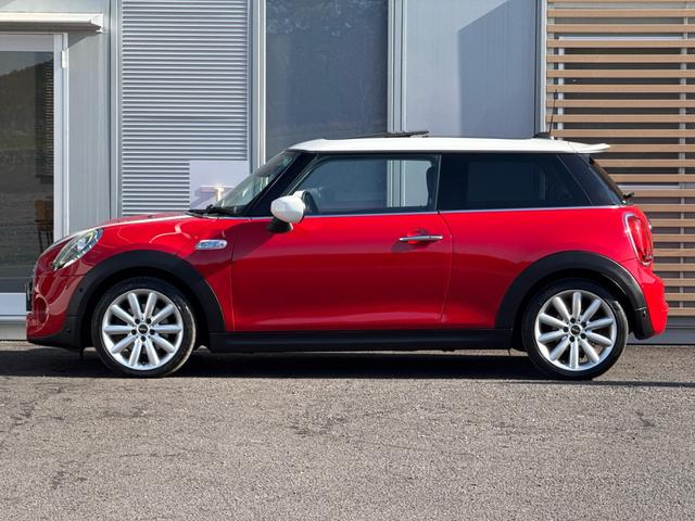 ＭＩＮＩ クーパーＳ　車検２年／中期／６速ＭＴ／サンルーフ／バックカメラ／ＥＴＣ／クリアランスソナー／純正ナビ／純正アルミホイール／Ｂｌｕｅｔｏｏｔｈ／スマートキー／プッシュスタート／（24枚目）