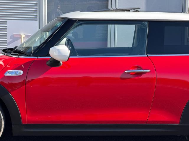 ＭＩＮＩ クーパーＳ　車検２年／中期／６速ＭＴ／サンルーフ／バックカメラ／ＥＴＣ／クリアランスソナー／純正ナビ／純正アルミホイール／Ｂｌｕｅｔｏｏｔｈ／スマートキー／プッシュスタート／（26枚目）