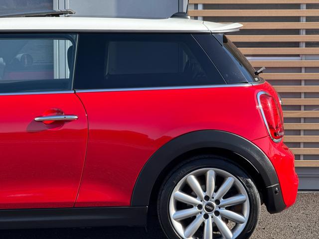 ＭＩＮＩ クーパーＳ　車検２年／中期／６速ＭＴ／サンルーフ／バックカメラ／ＥＴＣ／クリアランスソナー／純正ナビ／純正アルミホイール／Ｂｌｕｅｔｏｏｔｈ／スマートキー／プッシュスタート／（27枚目）
