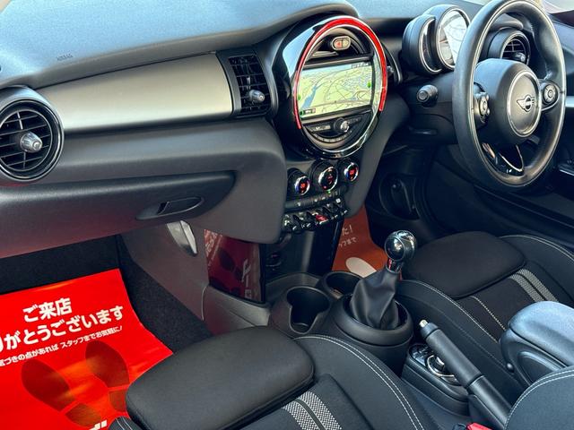 ＭＩＮＩ クーパーＳ　車検２年／中期／６速ＭＴ／サンルーフ／バックカメラ／ＥＴＣ／クリアランスソナー／純正ナビ／純正アルミホイール／Ｂｌｕｅｔｏｏｔｈ／スマートキー／プッシュスタート／（47枚目）