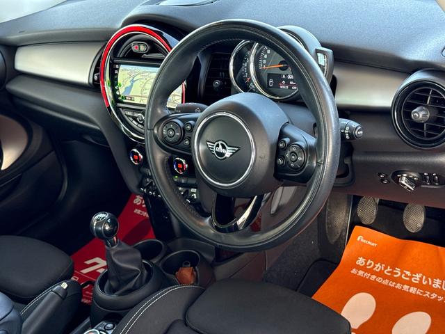 ＭＩＮＩ クーパーＳ　車検２年／中期／６速ＭＴ／サンルーフ／バックカメラ／ＥＴＣ／クリアランスソナー／純正ナビ／純正アルミホイール／Ｂｌｕｅｔｏｏｔｈ／スマートキー／プッシュスタート／（48枚目）