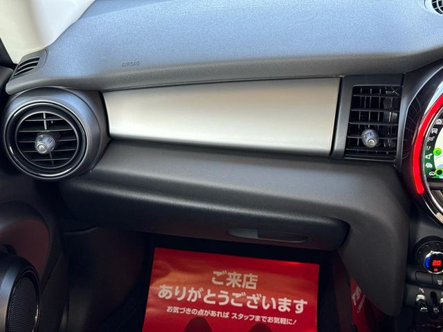 ＭＩＮＩ クーパーＳ　車検２年／中期／６速ＭＴ／サンルーフ／バックカメラ／ＥＴＣ／クリアランスソナー／純正ナビ／純正アルミホイール／Ｂｌｕｅｔｏｏｔｈ／スマートキー／プッシュスタート／（49枚目）