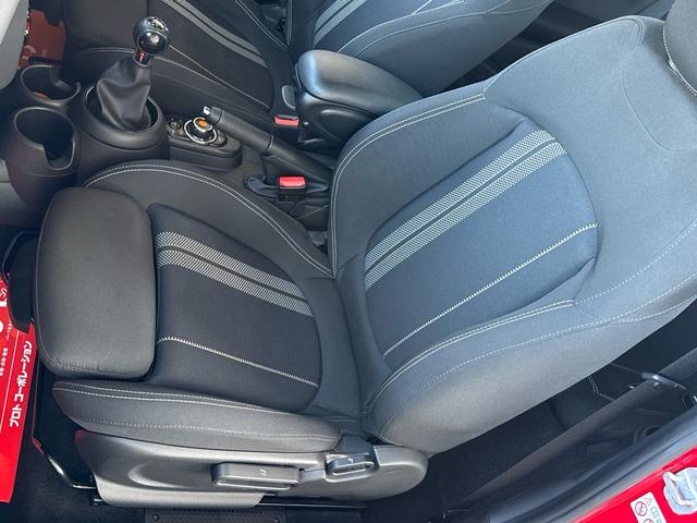 ＭＩＮＩ クーパーＳ　車検２年／中期／６速ＭＴ／サンルーフ／バックカメラ／ＥＴＣ／クリアランスソナー／純正ナビ／純正アルミホイール／Ｂｌｕｅｔｏｏｔｈ／スマートキー／プッシュスタート／（54枚目）