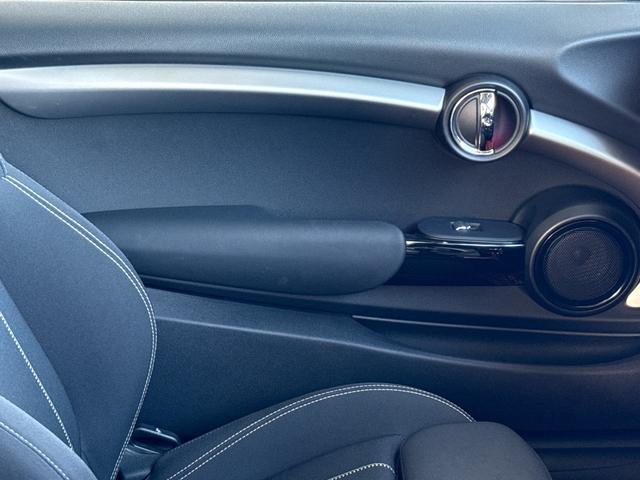 ＭＩＮＩ クーパーＳ　車検２年／中期／６速ＭＴ／サンルーフ／バックカメラ／ＥＴＣ／クリアランスソナー／純正ナビ／純正アルミホイール／Ｂｌｕｅｔｏｏｔｈ／スマートキー／プッシュスタート／（65枚目）