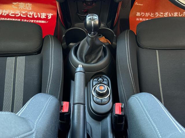 ＭＩＮＩ クーパーＳ　車検２年／中期／６速ＭＴ／サンルーフ／バックカメラ／ＥＴＣ／クリアランスソナー／純正ナビ／純正アルミホイール／Ｂｌｕｅｔｏｏｔｈ／スマートキー／プッシュスタート／（70枚目）