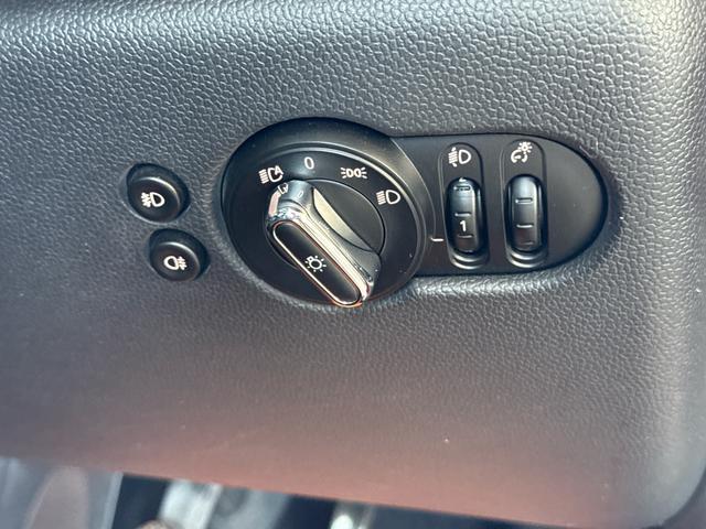 ＭＩＮＩ クーパーＳ　車検２年／中期／６速ＭＴ／サンルーフ／バックカメラ／ＥＴＣ／クリアランスソナー／純正ナビ／純正アルミホイール／Ｂｌｕｅｔｏｏｔｈ／スマートキー／プッシュスタート／（72枚目）