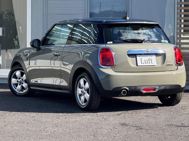 ＭＩＮＩ クーパー　車検２年／中期／ＬＥＤヘッドライト／バックカメラ／インテリジェントセーフティ／ＥＴＣ／純正ナビ／純正アルミホイール／スマートキー／プッシュスタート／スペアキー／Ｂｌｕｅｔｏｏｔｈ／（2枚目）