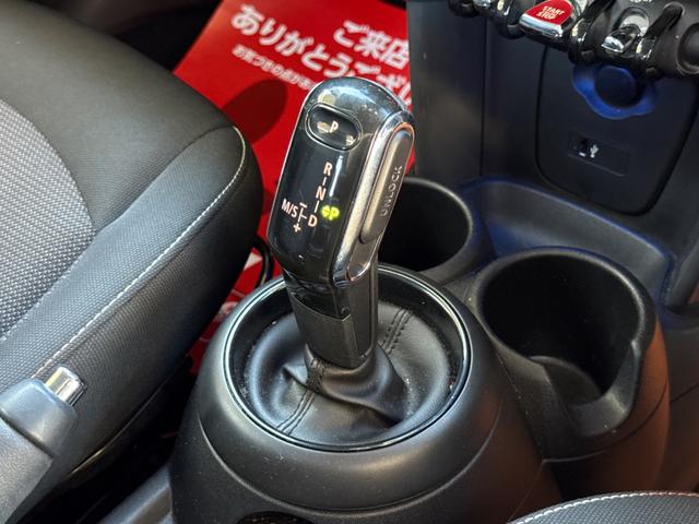 ＭＩＮＩ クーパー　車検２年／中期／ＬＥＤヘッドライト／バックカメラ／インテリジェントセーフティ／ＥＴＣ／純正ナビ／純正アルミホイール／スマートキー／プッシュスタート／スペアキー／Ｂｌｕｅｔｏｏｔｈ／（65枚目）