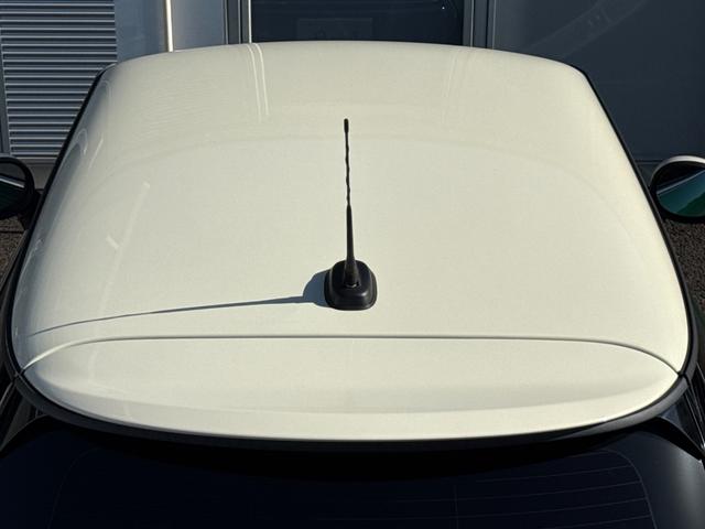 ＭＩＮＩ クーパーＳ　６０イヤーズエディション　車検Ｒ８．９／６０周年特別仕様車／ＤＣＴ／６０Ｙｅａｒｓ専用茶革シート／シートヒーター／純正ナビ／バックカメラ／ミラーインＥＴＣ／衝突軽減／ペッパーパッケージ／純正アルミホイール／（34枚目）