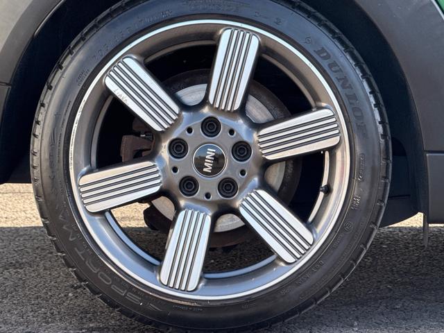 ＭＩＮＩ クーパーＳ　６０イヤーズエディション　車検Ｒ８．９／６０周年特別仕様車／ＤＣＴ／６０Ｙｅａｒｓ専用茶革シート／シートヒーター／純正ナビ／バックカメラ／ミラーインＥＴＣ／衝突軽減／ペッパーパッケージ／純正アルミホイール／（38枚目）