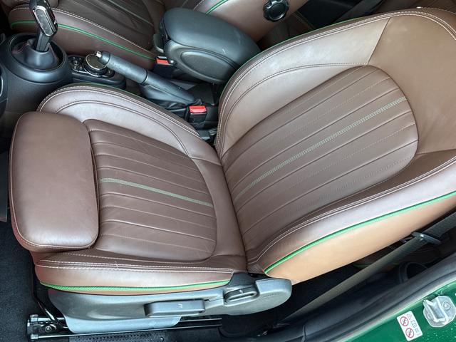 ＭＩＮＩ クーパーＳ　６０イヤーズエディション　車検Ｒ８．９／６０周年特別仕様車／ＤＣＴ／６０Ｙｅａｒｓ専用茶革シート／シートヒーター／純正ナビ／バックカメラ／ミラーインＥＴＣ／衝突軽減／ペッパーパッケージ／純正アルミホイール／（54枚目）