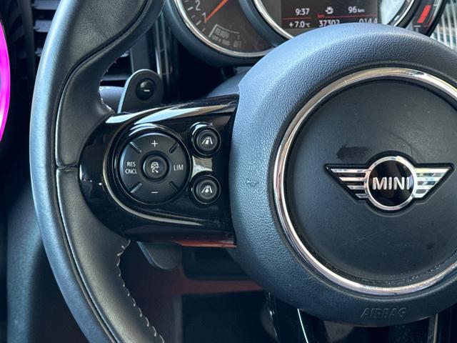 ＭＩＮＩ クーパーＳ　６０イヤーズエディション　車検Ｒ８．９／６０周年特別仕様車／ＤＣＴ／６０Ｙｅａｒｓ専用茶革シート／シートヒーター／純正ナビ／バックカメラ／ミラーインＥＴＣ／衝突軽減／ペッパーパッケージ／純正アルミホイール／（67枚目）