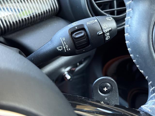 ＭＩＮＩ クーパーＳ　６０イヤーズエディション　車検Ｒ８．９／６０周年特別仕様車／ＤＣＴ／６０Ｙｅａｒｓ専用茶革シート／シートヒーター／純正ナビ／バックカメラ／ミラーインＥＴＣ／衝突軽減／ペッパーパッケージ／純正アルミホイール／（70枚目）