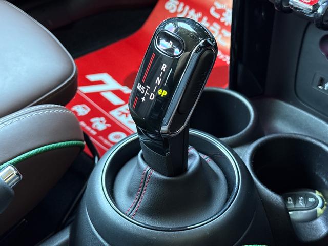ＭＩＮＩ クーパーＳ　６０イヤーズエディション　車検Ｒ８．９／６０周年特別仕様車／ＤＣＴ／６０Ｙｅａｒｓ専用茶革シート／シートヒーター／純正ナビ／バックカメラ／ミラーインＥＴＣ／衝突軽減／ペッパーパッケージ／純正アルミホイール／（73枚目）