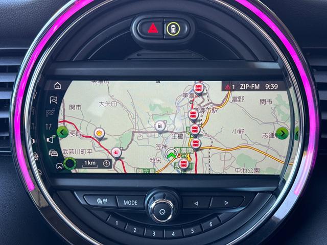 ＭＩＮＩ クーパーＳ　６０イヤーズエディション　車検Ｒ８．９／６０周年特別仕様車／ＤＣＴ／６０Ｙｅａｒｓ専用茶革シート／シートヒーター／純正ナビ／バックカメラ／ミラーインＥＴＣ／衝突軽減／ペッパーパッケージ／純正アルミホイール／（76枚目）