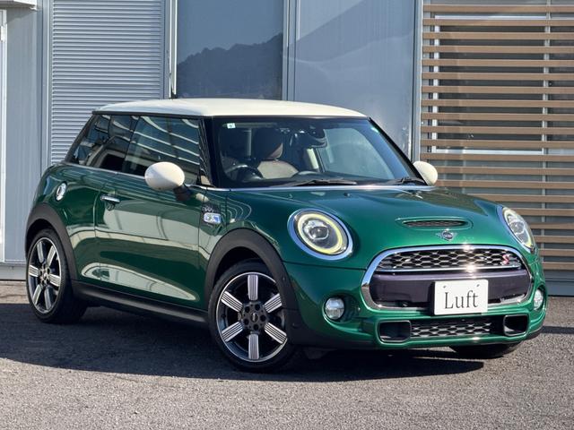 ＭＩＮＩ クーパーＳ　６０イヤーズエディション　車検Ｒ８．９／６０周年特別仕様車／ＤＣＴ／６０Ｙｅａｒｓ専用茶革シート／シートヒーター／純正ナビ／バックカメラ／ミラーインＥＴＣ／衝突軽減／ペッパーパッケージ／純正アルミホイール／（80枚目）