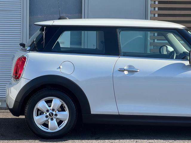 MINI クーパー 車検2年/中期/ホワイトシルバー/LEDヘッドライト/純正ナビ/ETC/衝突軽減/純正アルミホイール/Bluetooth/スマートキー/プッシュスタート/クリアランスソナー(21枚目)