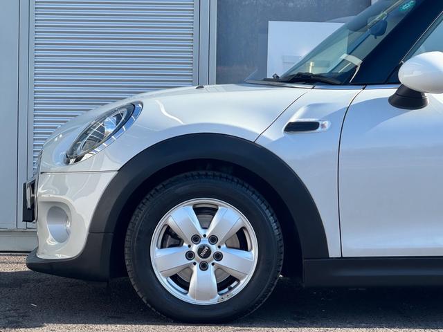 MINI クーパー 車検2年/中期/ホワイトシルバー/LEDヘッドライト/純正ナビ/ETC/衝突軽減/純正アルミホイール/Bluetooth/スマートキー/プッシュスタート/クリアランスソナー(25枚目)