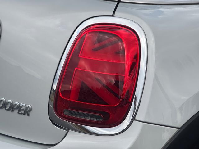 MINI クーパー 車検2年/中期/ホワイトシルバー/LEDヘッドライト/純正ナビ/ETC/衝突軽減/純正アルミホイール/Bluetooth/スマートキー/プッシュスタート/クリアランスソナー(37枚目)