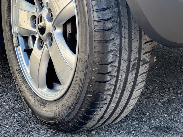 MINI クーパー 車検2年/中期/ホワイトシルバー/LEDヘッドライト/純正ナビ/ETC/衝突軽減/純正アルミホイール/Bluetooth/スマートキー/プッシュスタート/クリアランスソナー(43枚目)