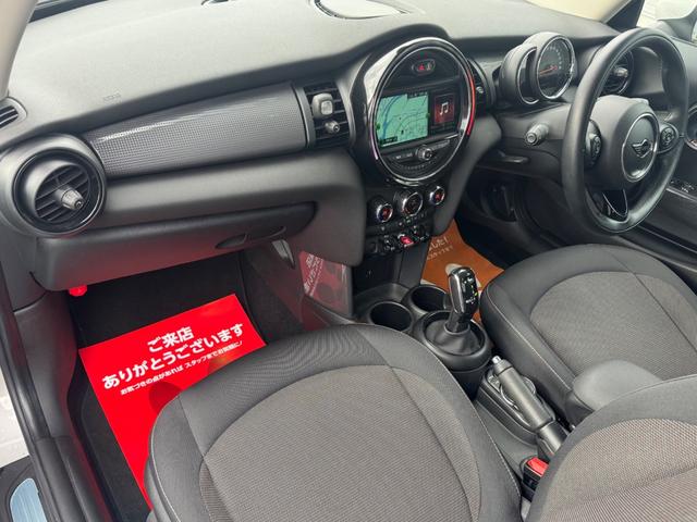 MINI クーパー 車検2年/中期/ホワイトシルバー/LEDヘッドライト/純正ナビ/ETC/衝突軽減/純正アルミホイール/Bluetooth/スマートキー/プッシュスタート/クリアランスソナー(55枚目)