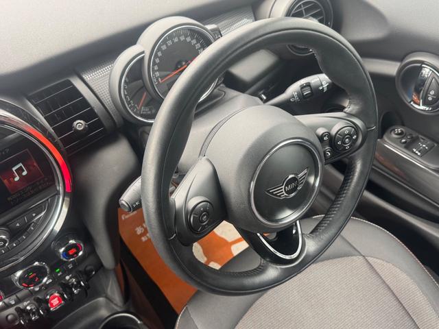 MINI クーパー 車検2年/中期/ホワイトシルバー/LEDヘッドライト/純正ナビ/ETC/衝突軽減/純正アルミホイール/Bluetooth/スマートキー/プッシュスタート/クリアランスソナー(71枚目)