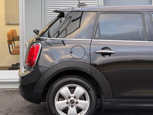 MINI クーパーD 車検2年/中期/黒レザーシート/LEDヘッドライト/シートヒーター/純正ナビ/バックカメラ/Bluetooth/純正アルミホイール/スマートキー/プッシュスタート/ETC/コーナーセンサー/(20枚目)
