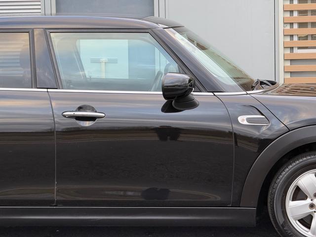 MINI クーパーD 車検2年/中期/黒レザーシート/LEDヘッドライト/シートヒーター/純正ナビ/バックカメラ/Bluetooth/純正アルミホイール/スマートキー/プッシュスタート/ETC/コーナーセンサー/(22枚目)