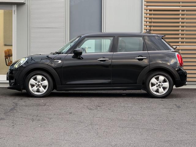 MINI クーパーD 車検2年/中期/黒レザーシート/LEDヘッドライト/シートヒーター/純正ナビ/バックカメラ/Bluetooth/純正アルミホイール/スマートキー/プッシュスタート/ETC/コーナーセンサー/(24枚目)
