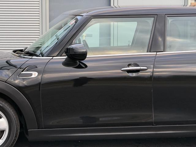 MINI クーパーD 車検2年/中期/黒レザーシート/LEDヘッドライト/シートヒーター/純正ナビ/バックカメラ/Bluetooth/純正アルミホイール/スマートキー/プッシュスタート/ETC/コーナーセンサー/(26枚目)