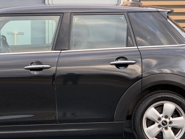 MINI クーパーD 車検2年/中期/黒レザーシート/LEDヘッドライト/シートヒーター/純正ナビ/バックカメラ/Bluetooth/純正アルミホイール/スマートキー/プッシュスタート/ETC/コーナーセンサー/(27枚目)