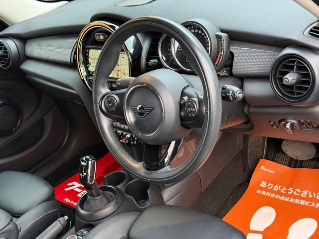 MINI クーパーD 車検2年/中期/黒レザーシート/LEDヘッドライト/シートヒーター/純正ナビ/バックカメラ/Bluetooth/純正アルミホイール/スマートキー/プッシュスタート/ETC/コーナーセンサー/(49枚目)