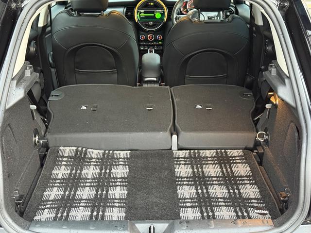 MINI クーパーD 車検2年/中期/黒レザーシート/LEDヘッドライト/シートヒーター/純正ナビ/バックカメラ/Bluetooth/純正アルミホイール/スマートキー/プッシュスタート/ETC/コーナーセンサー/(60枚目)