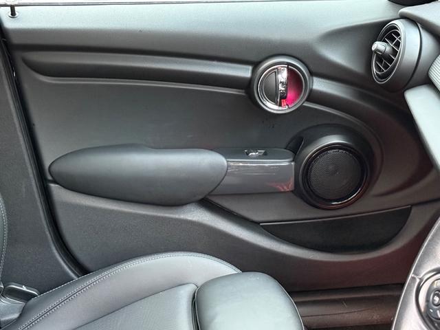 MINI クーパーD 車検2年/中期/黒レザーシート/LEDヘッドライト/シートヒーター/純正ナビ/バックカメラ/Bluetooth/純正アルミホイール/スマートキー/プッシュスタート/ETC/コーナーセンサー/(63枚目)