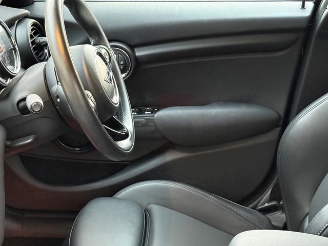 MINI クーパーD 車検2年/中期/黒レザーシート/LEDヘッドライト/シートヒーター/純正ナビ/バックカメラ/Bluetooth/純正アルミホイール/スマートキー/プッシュスタート/ETC/コーナーセンサー/(64枚目)