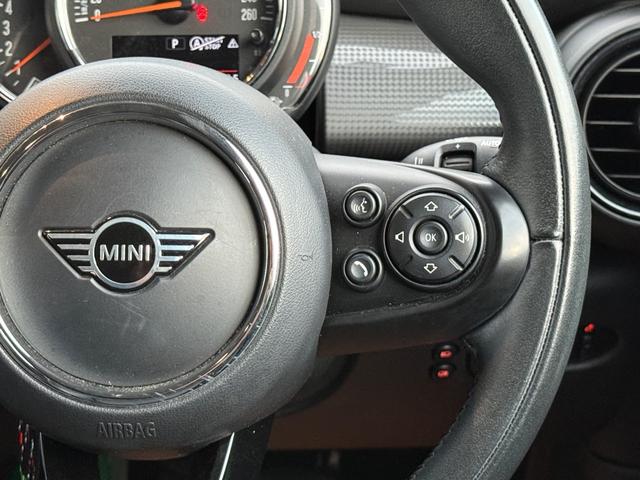 MINI クーパーD 車検2年/中期/黒レザーシート/LEDヘッドライト/シートヒーター/純正ナビ/バックカメラ/Bluetooth/純正アルミホイール/スマートキー/プッシュスタート/ETC/コーナーセンサー/(67枚目)