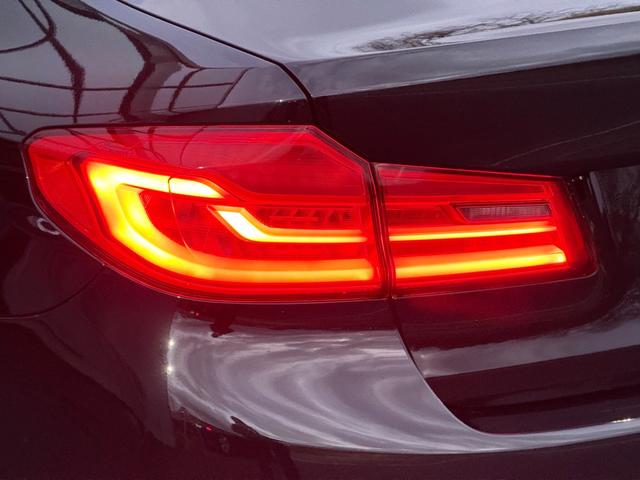 5シリーズ 530i エディション ミッション:インポッシブル 限定車/車検令和8年6月まで/ハーマンカードン/レザーシート/ヘッドアップディスプレイ/360度カメラ/純正ナビ/シートヒーター/ミラーインETC/LEDヘッドライト/純正アルミホイール/オートライト(33枚目)