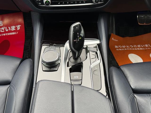5シリーズ 530i エディション ミッション:インポッシブル 限定車/車検令和8年6月まで/ハーマンカードン/レザーシート/ヘッドアップディスプレイ/360度カメラ/純正ナビ/シートヒーター/ミラーインETC/LEDヘッドライト/純正アルミホイール/オートライト(66枚目)