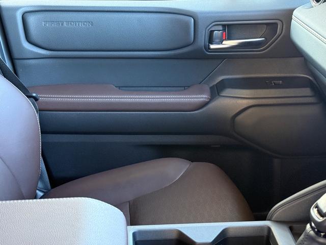 ランドクルーザー２５０ ＶＸファーストエディション　車検Ｒ９年６月まで／丸目ヘッドライト／サンルーフ／茶革シート／トヨタチームメイト／テレビキャンセラー／全方位カメラ／電動トランク／ＥＴＣ２．０／デジタルインナーミラー／シートヒーター／マッドフラップ（68枚目）