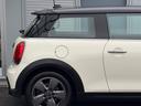 クーパーＤ　車検２年／後期／ハーフレザーシート／バックカメラ／ＡｐｐｌｅＣａｒＰｌａｙ／純正アルミホイール／オートライト／スマートキー／プッシュスタート／（20枚目）