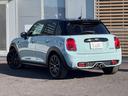 MINI アイスブルーブラックエディション 車検2年/中期/アイスブルーブラックエディション/6速MT/LEDヘッドライト/純正ナビ/バックカメラ/ミラーインETC/純正17インチアルミホイール/スマートキー/プッシュスタート/スペアキー/ 中古車画像_3